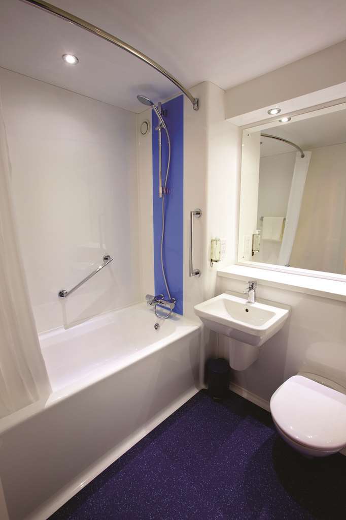 Travelodge Birmingham Dudley الغرفة الصورة